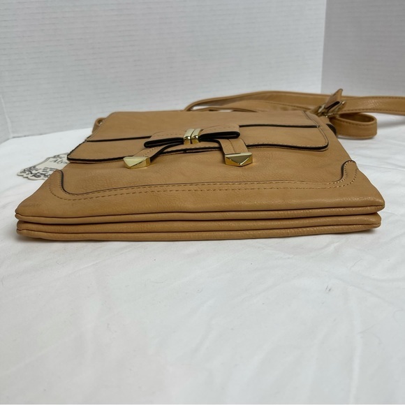 Alyssa L. A.  N.Y. Milan Tan/Buckskin color Med.‎ Messenger W/Bow & Gold Accent - Picture 3 of 6